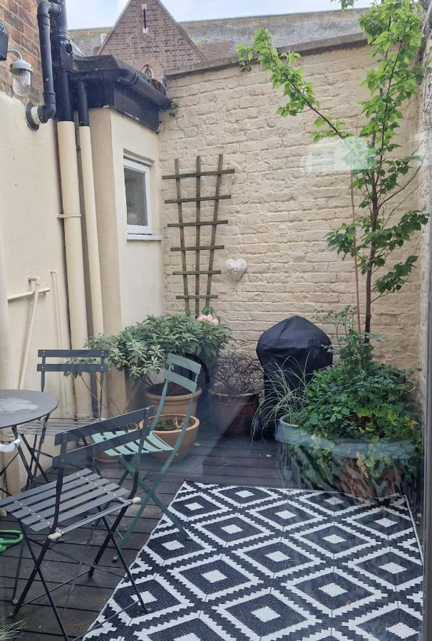 شقة Colourful 2 Bed 2 Bath Tooting House لندن المظهر الخارجي الصورة
