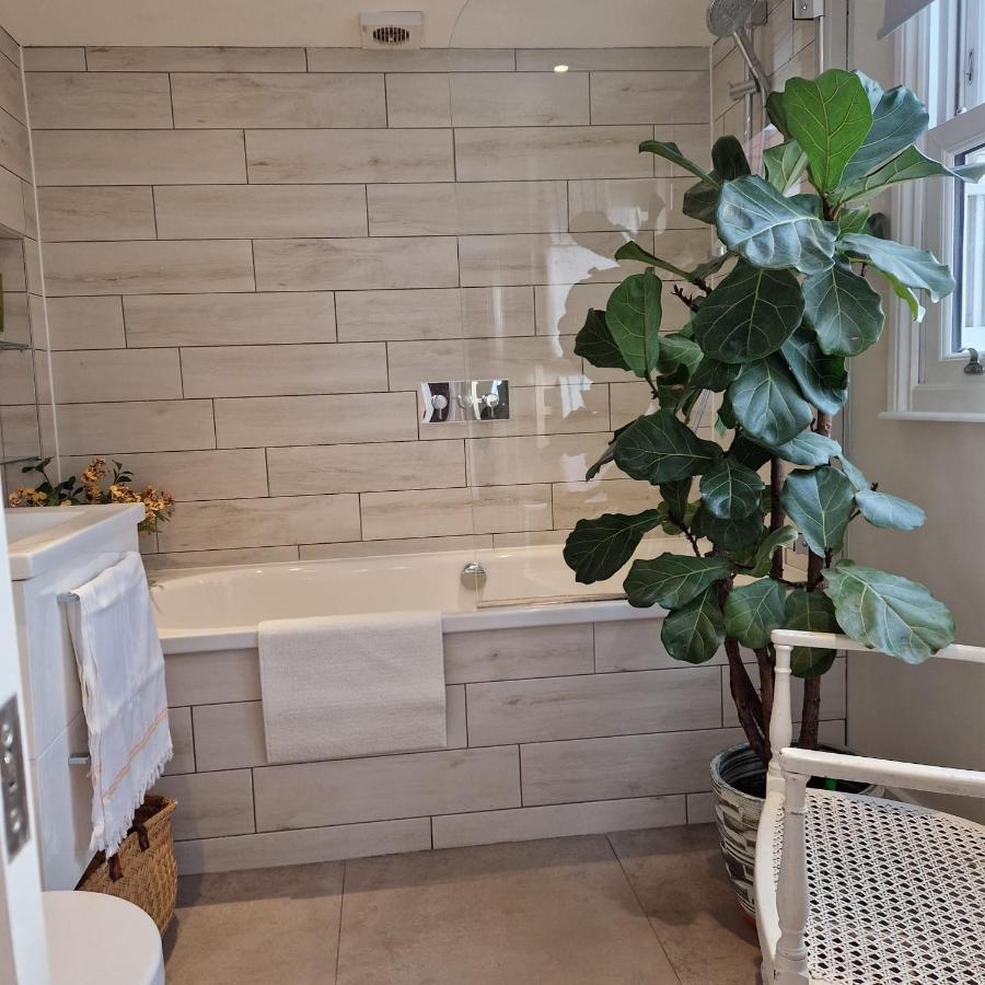 شقة Colourful 2 Bed 2 Bath Tooting House لندن المظهر الخارجي الصورة